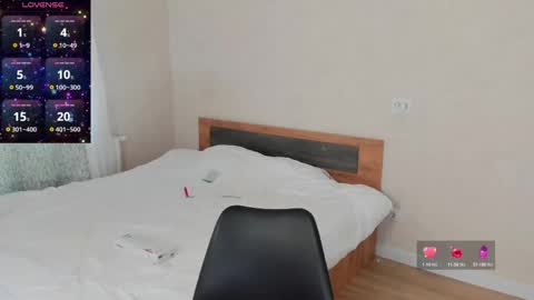 lia_2002_ online show from 04/12/26, 07:13