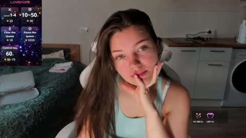 lia_2002_ online show from 04/24/26, 09:34