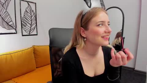 Lia online show from 04/21/26, 02:15