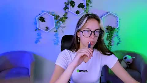 lia_dream_ online show from 07/13/26, 08:06