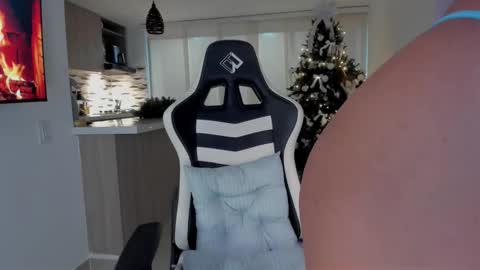 Snapshot of lia_girl2 chatting on 12/16/25, 02:49 Lia online show from 12/16/25, 02:49