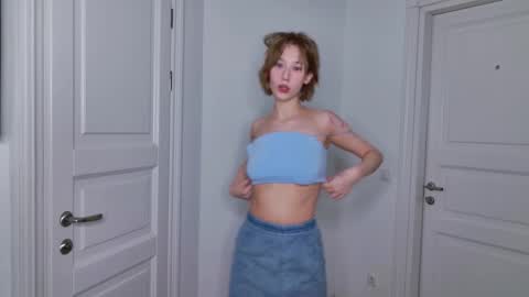 lia_gwen online show from 11/26/25, 01:34