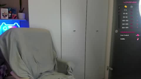 Lia online show from 11/14/25, 07:40