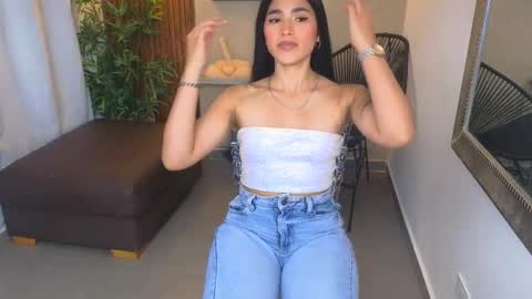 Snapshot of lia_mar_ chatting on 10/16/25, 06:42 LIA online show from 10/16/25, 06:42