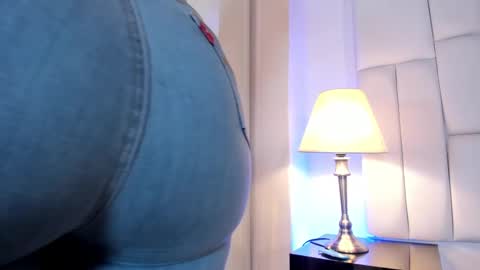 lia_mariana online show from 02/12/25, 06:19