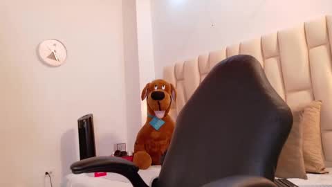 lia_mariana online show from 09/16/25, 06:20