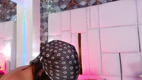 lia_mariana online show from 10/11/25, 06:06