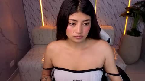 Online 1400 - 2100 online show from 03/25/26, 02:50