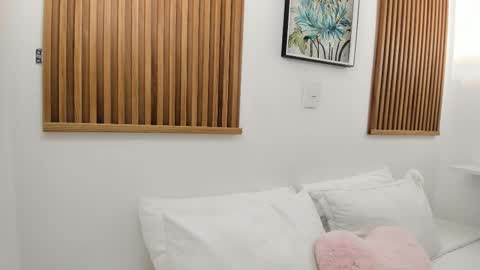 Snapshot of lia_quinn chatting on 12/14/25, 03:45 Lia online show from 12/14/25, 03:45