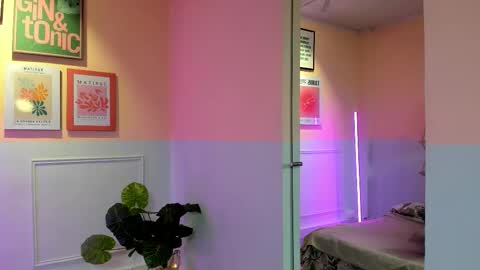 Snapshot of lia_roise chatting on 12/15/25, 11:36 Lia Roise online show from 12/15/25, 11:36