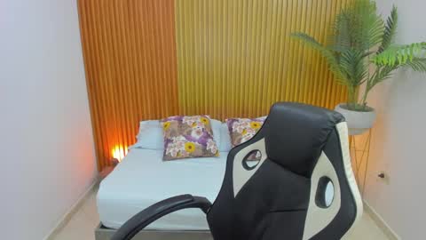 Snapshot of lia_sexx19 chatting on 02/23/25, 02:07 Lia online show from 02/23/25, 02:07