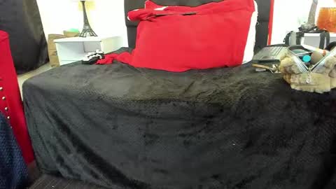 Snapshot of lia_taylorr1 chatting on 02/10/25, 12:50 Lia Taylor online show from 02/10/25, 12:50