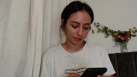 Snapshot of liaa_cute_ chatting on 01/17/25, 06:15 lia online show from 01/17/25, 06:15