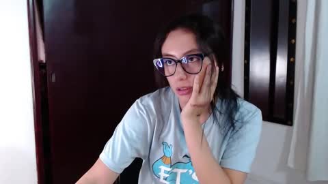 Snapshot of liaa_cute_ chatting on 02/14/25, 05:19 lia online show from 02/14/25, 05:19