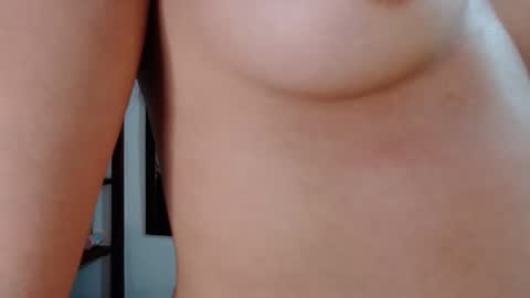 Snapshot of liaa_cute_ chatting on 02/24/25, 05:00 lia online show from 02/24/25, 05:00