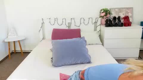 Lia online show from 04/27/26, 10:57