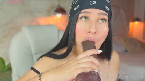 Snapshot of liacox chatting on 02/28/25, 05:37 Lia Cox online show from 02/28/25, 05:37