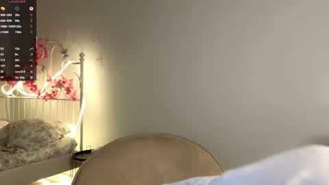 Lia  online show from 10/14/25, 09:43