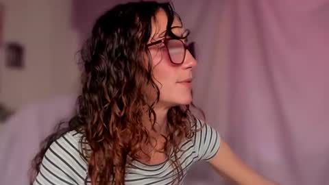 Snapshot of liahilton_ chatting on 06/11/26, 03:43 lh6 9c online show from 06/11/26, 03:43