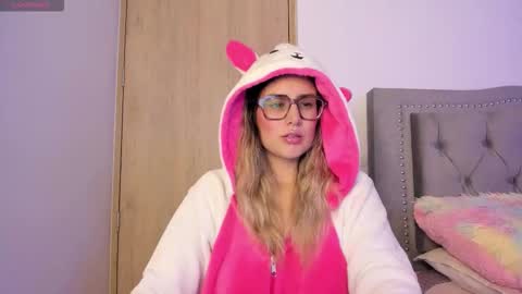 Lia  online show from 09/09/25, 02:00