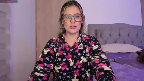 Lia  online show from 11/16/25, 02:17