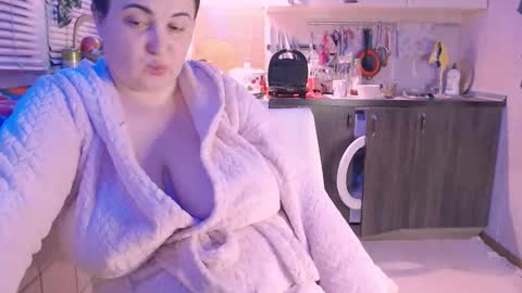 miss Lia  colection for travel online show from 02/03/25, 12:04