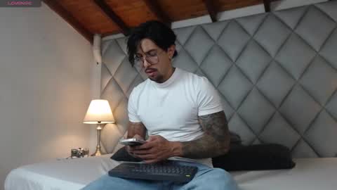 Snapshot of liam_espinoza chatting on 10/19/25, 07:47 Liam Espinoza online show from 10/19/25, 07:47