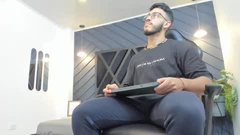 LIAM KLEIN online show from 09/29/25, 11:26