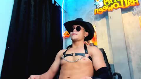 liam_knight online show from 10/28/25, 01:31