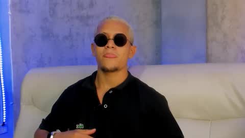 liam_knight online show from 11/18/25, 02:39