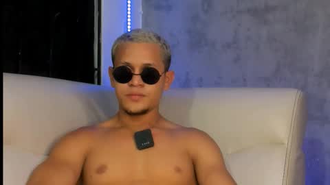 liam_knight online show from 12/02/25, 03:45