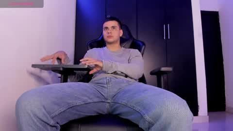 Snapshot of liam_mateo_ chatting on 04/27/26, 02:31 Liam online show from 04/27/26, 02:31