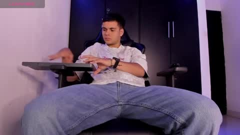 Snapshot of liam_mateo_ chatting on 05/15/26, 03:35 Liam online show from 05/15/26, 03:35