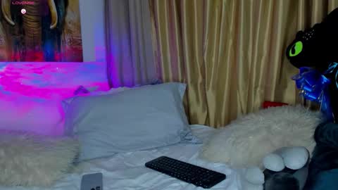 liam online show from 11/18/25, 02:50