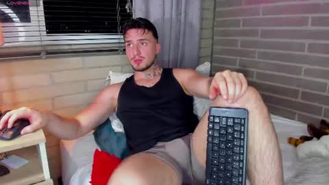 Snapshot of liam_oficial chatting on 07/20/26, 03:43 liam online show from 07/20/26, 03:43