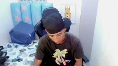 Snapshot of liam_play chatting on 05/12/26, 04:42 LIAM online show from 05/12/26, 04:42