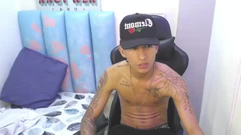 Snapshot of liam_play chatting on 05/15/26, 03:24 LIAM online show from 05/15/26, 03:24