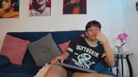 Snapshot of liam_sinclair chatting on 12/22/25, 12:57 Liam online show from 12/22/25, 12:57