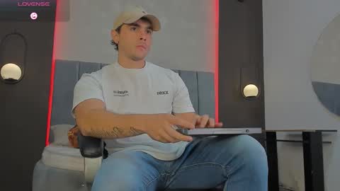 Liam online show from 03/12/26, 08:04