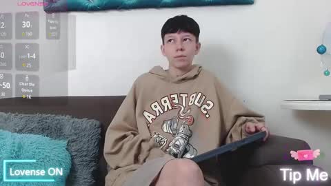 Liam  online show from 12/01/25, 07:08