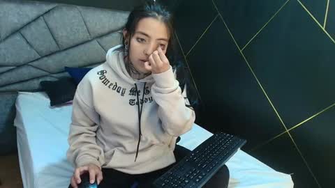 L I A M O N R O E online show from 12/01/25, 11:48