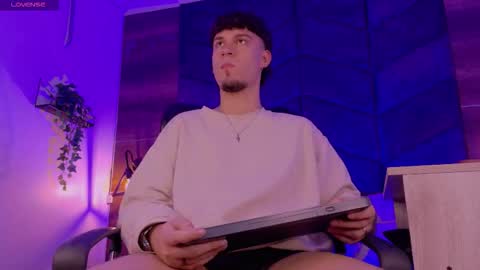 Liam Thunder online show from 11/10/25, 02:54