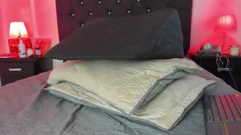 Snapshot of liamtrevor chatting on 12/19/25, 01:23 liamtrevor online show from 12/19/25, 01:23