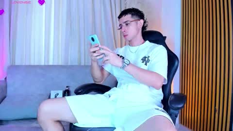 Snapshot of liamvegaa_ chatting on 02/15/26, 02:47 Liam online show from 02/15/26, 02:47