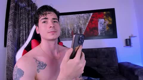 Snapshot of liamwyatt_ chatting on 09/25/25, 03:32 liamwyatt_ online show from 09/25/25, 03:32