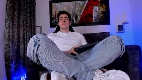 Snapshot of liamwyatt_ chatting on 06/06/26, 03:33 liamwyatt_ online show from 06/06/26, 03:33
