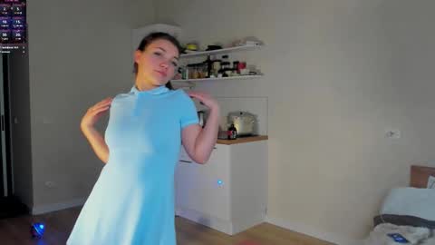 Snapshot of liana_8 chatting on 11/25/25, 04:40 liana_8 online show from 11/25/25, 04:40