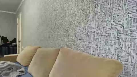 liana_diva online show from 10/13/25, 06:41