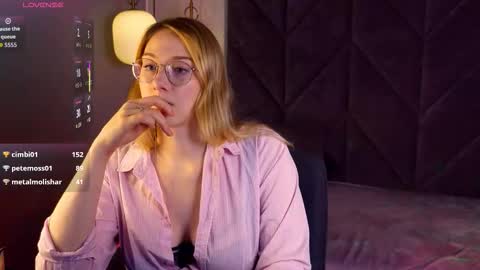 Liana online show from 12/22/25, 02:30