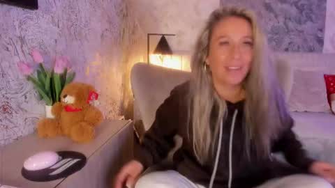 Lian online show from 12/21/25, 12:45